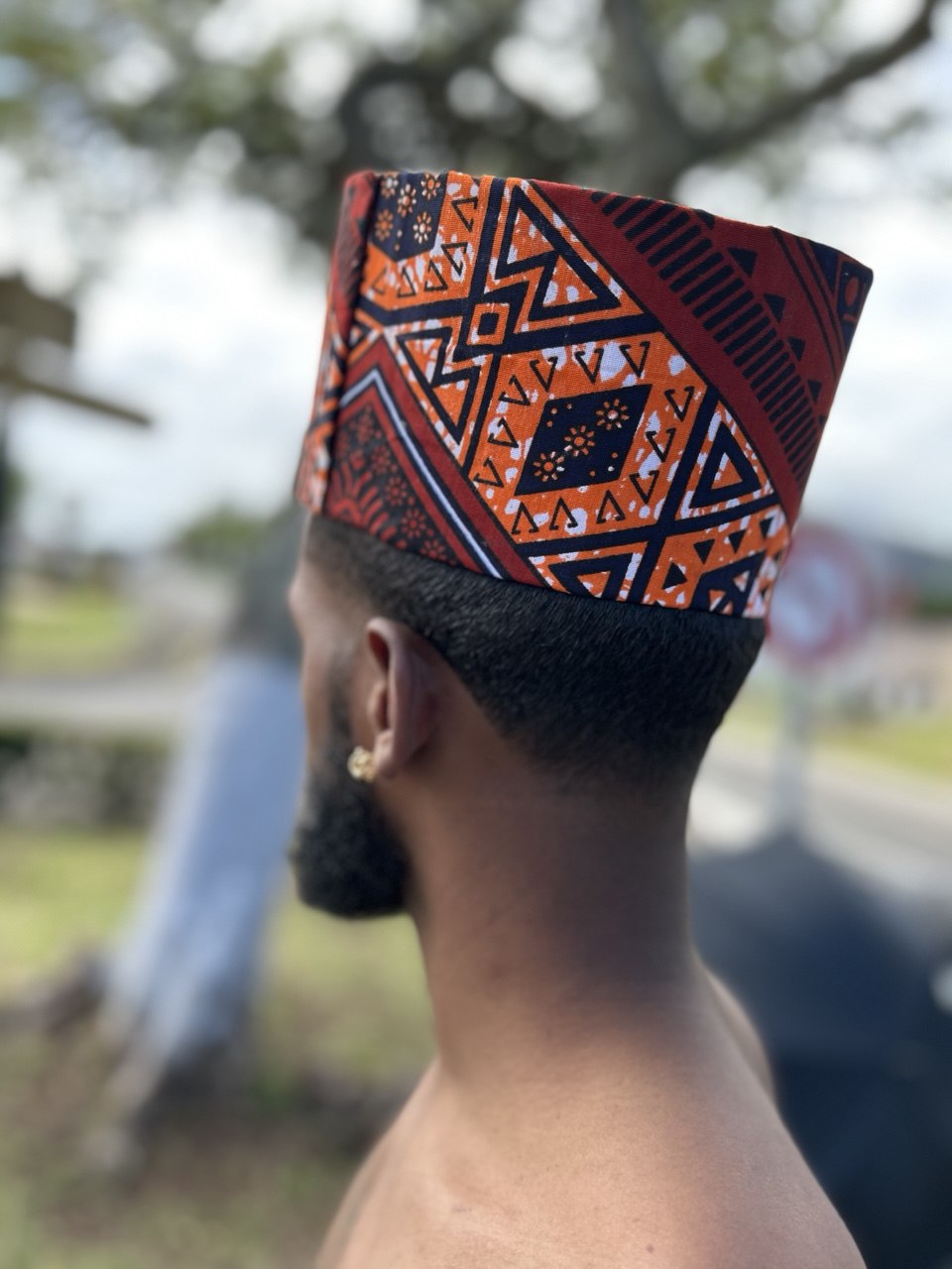 AFROSENSIA.                               Coiffe homme en tissu Africain