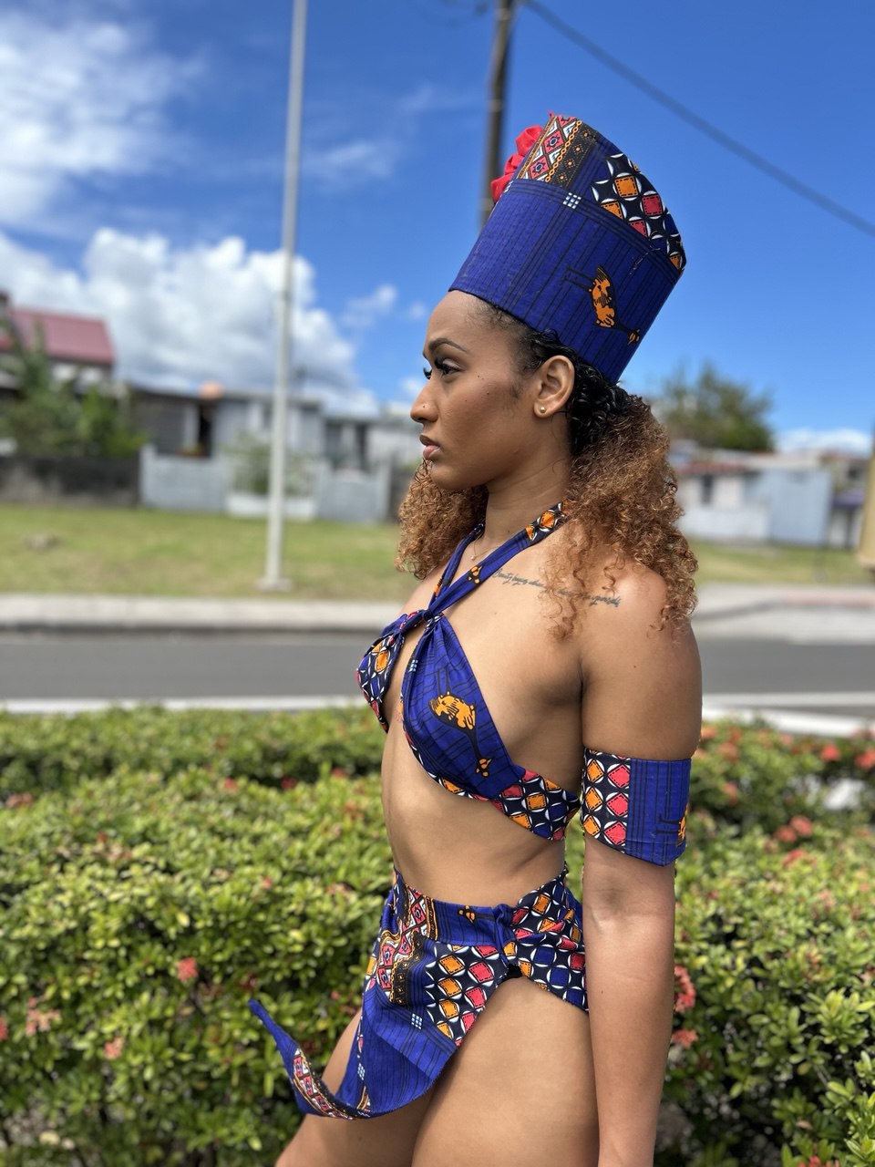 AFROSENSIA.                              Ensemble femme en tissu Africain